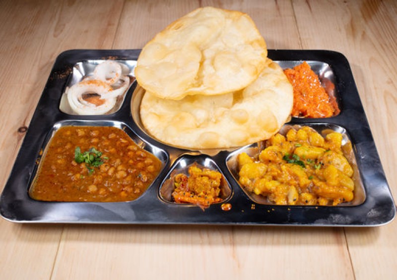 Halwa Puri Chanai Aloo Comboi